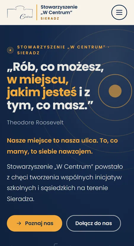 Websitet for Stowarzyszenie „W Centrum”, vist på en mobiltelefon